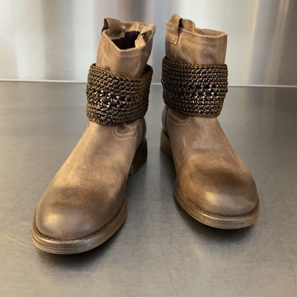 Belted taupe leather boots from Sundance - Picture 3 of 7